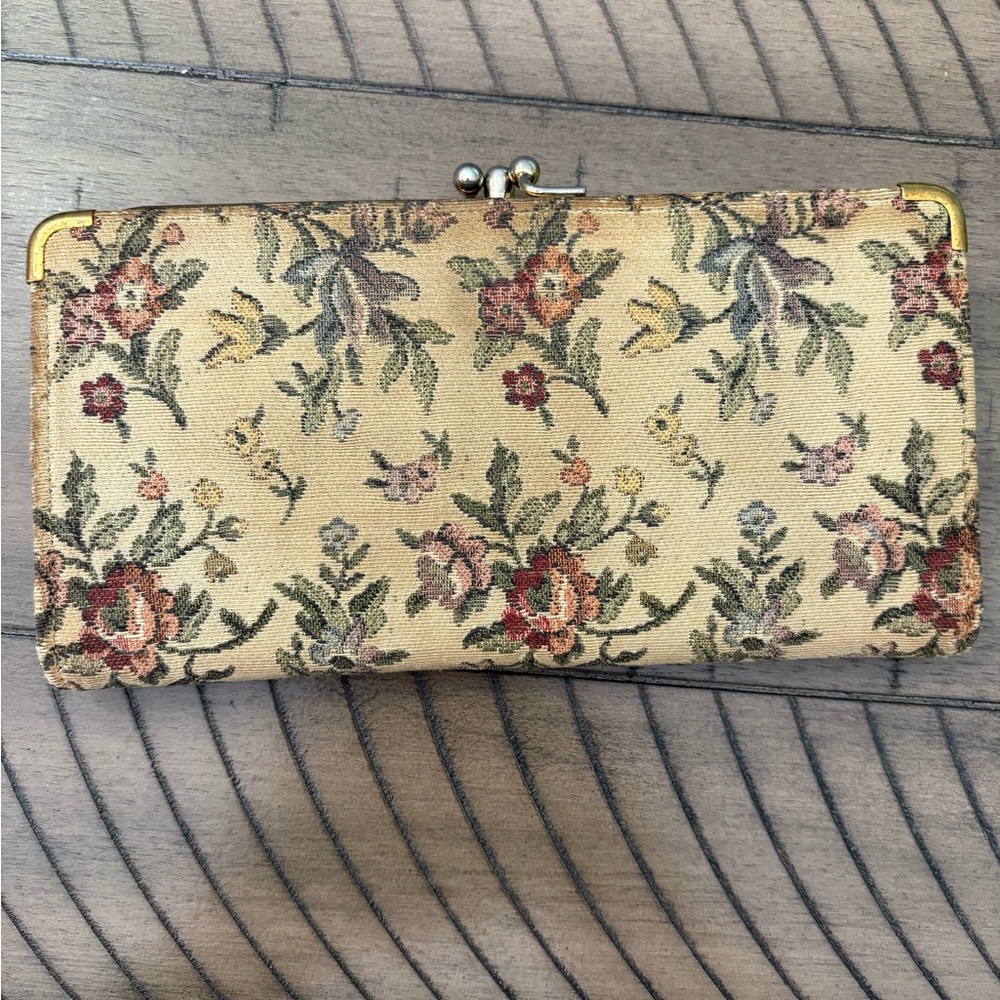 Vintage Floral Tapestry Clutch Wallet